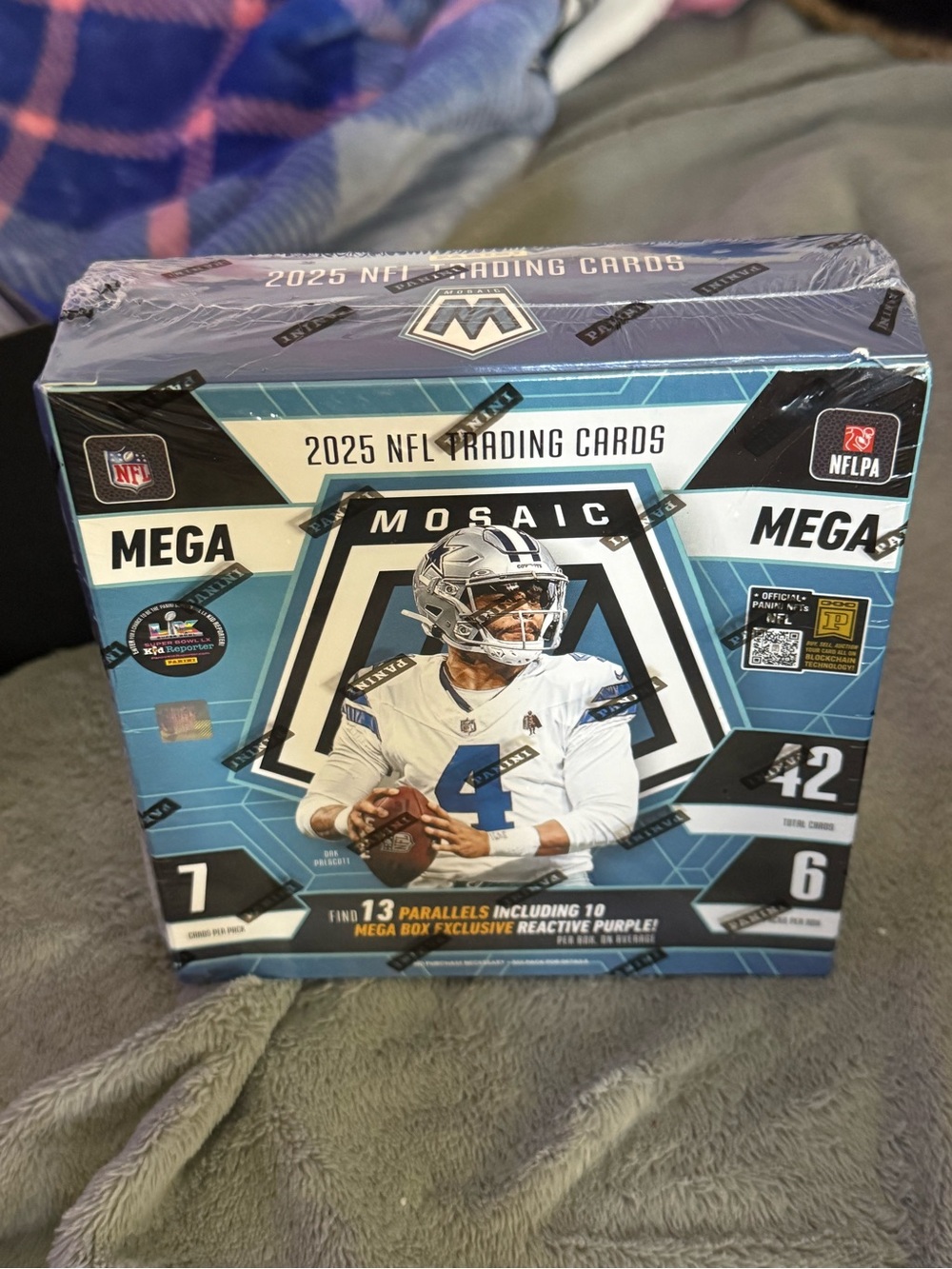 Panini Mosaic Mega Box - Blue & White - Picture 2 of 5